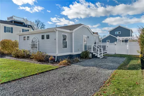 64 Canton Ave, Portsmouth, RI 02871