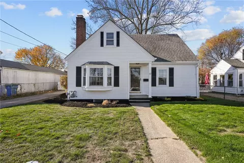 17 Boulevard Ave, Lincoln, RI 02865