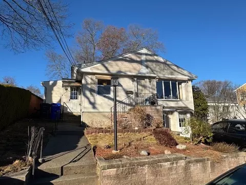 11 Cove Ct, North Providence, RI 02911