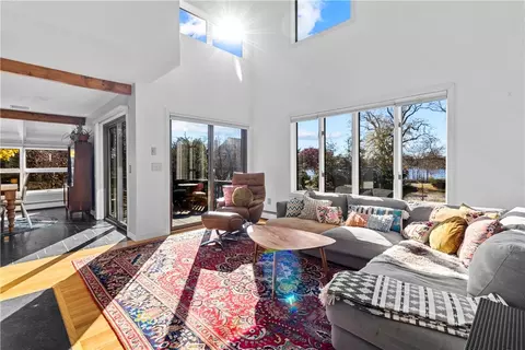 8 Linden Rd, Barrington, RI 02806