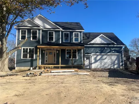 9 Mount Ave, Bristol, RI 02809