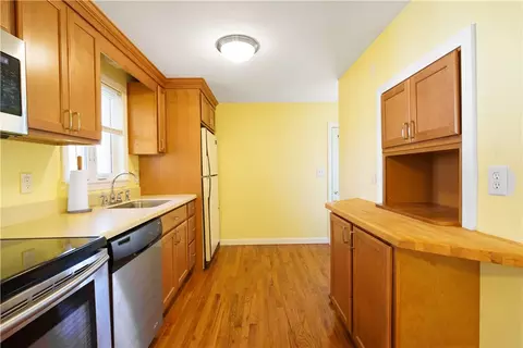 Kitchen - 85 Amsterdam Ave, Warwick, RI 02889 photo 1 of 2