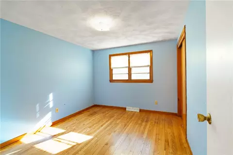 Bedroom - 85 Amsterdam Ave, Warwick, RI 02889 photo 1 of 6
