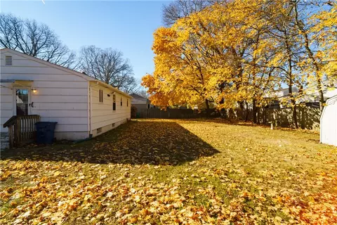 Exterior - 85 Amsterdam Ave, Warwick, RI 02889 photo 3 of 4