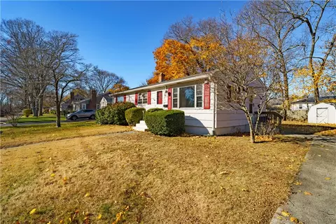 85 Amsterdam Ave, Warwick, RI 02889