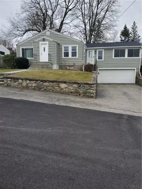 20 Lapre Rd, North Smithfield, RI 02896