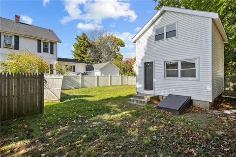 91 Harvard Ave, Warwick, RI 02889