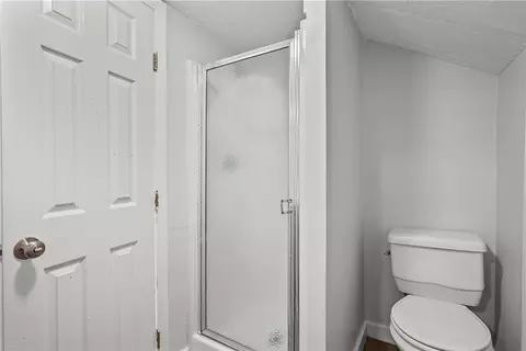 Bath - 91 Harvard Ave, Warwick, RI 02889 photo 2 of 4