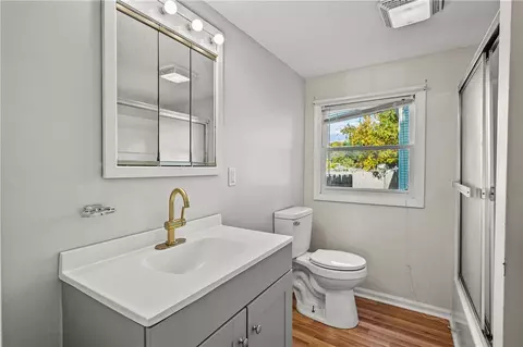 Bath - 91 Harvard Ave, Warwick, RI 02889 photo 3 of 4