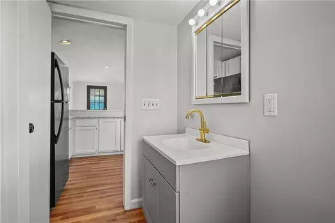 Bath - 91 Harvard Ave, Warwick, RI 02889 photo 4 of 4