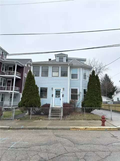33 Fairlawn Ave, Woonsocket, RI 02895 photo 1