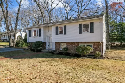 25 Lakeview Ave, Lincoln, RI 02865