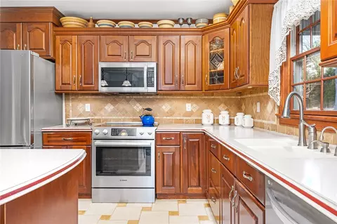 9 Sylvan Ln, Westerly, RI 02891 photo 8