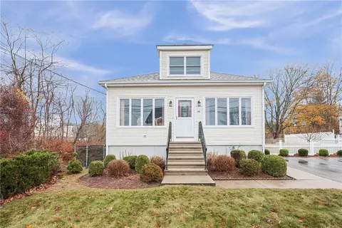 68 Dewolf Ave, Bristol, RI 02809