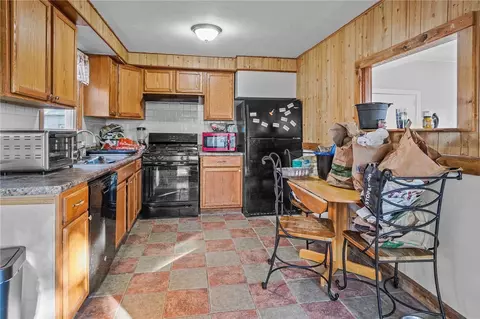 Kitchen - 127 Bleachery Ct, Warwick, RI 02886 photo 2 of 2