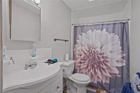 Bath - 127 Bleachery Ct, Warwick, RI 02886 photo 2 of 2