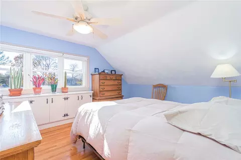 Bedroom - 43 Chester Ave, Warwick, RI 02889 photo 1 of 7