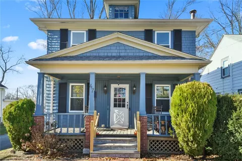 47 George Arden Ave, Warwick, RI 02886