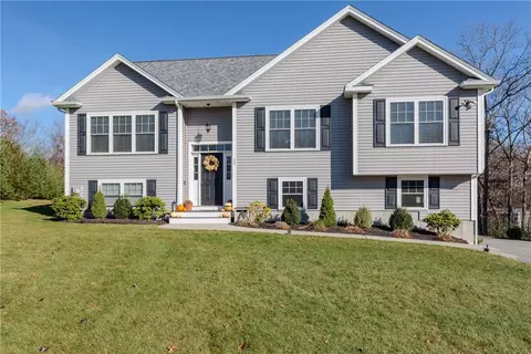 13 Carltons Trl, Smithfield, RI 02917