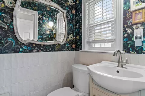 Bath - 31 Intervale Rd, Cranston, RI 02910 photo 1 of 3