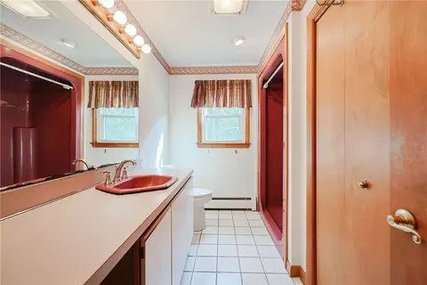 Bath - 8 Evie Dr, Warren, RI 02885 photo 2 of 2