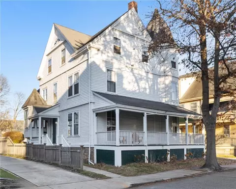 22 Rhode Island Ave, Newport, RI 02840