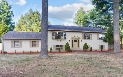 39 Circlewood Dr, Coventry, RI 02816