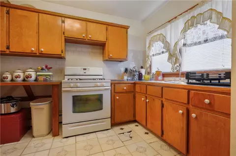 1688 Bay St, Fall River, MA 02724 photo 31