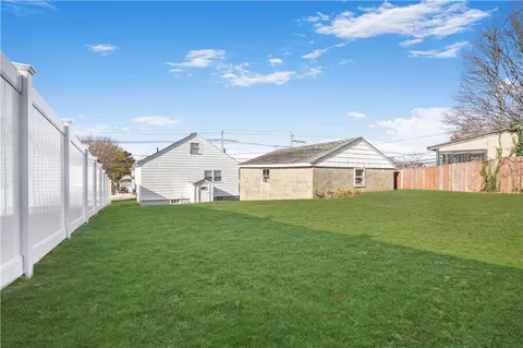 1688 Bay St, Fall River, MA 02724 photo 8