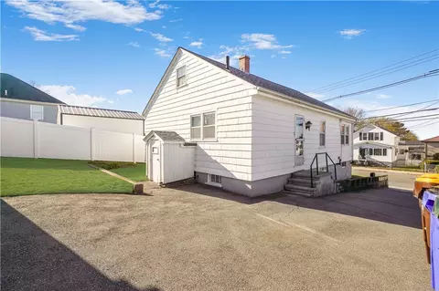 1688 Bay St, Fall River, MA 02724 photo 12