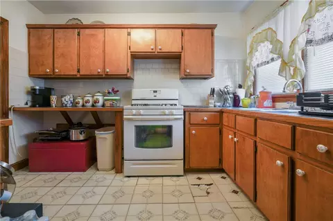 1688 Bay St, Fall River, MA 02724 photo 30
