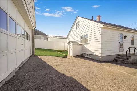 1688 Bay St, Fall River, MA 02724 photo 11