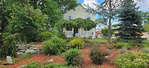 24 Arthur Ave, Woonsocket, RI 02895