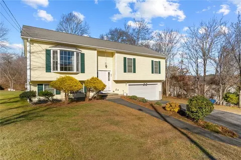 57 Sycamore St, Woonsocket, RI 02895 photo 2