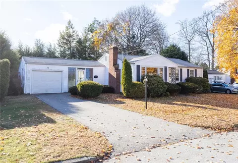 12 Carnation Dr, Cranston, RI 02920