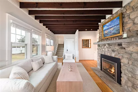 Living - 4 Grenolds Way, Westerly, RI 02891 photo 2 of 5