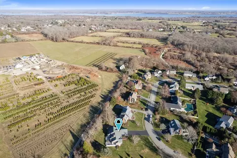 132 Meadow Ln, Middletown, RI 02842