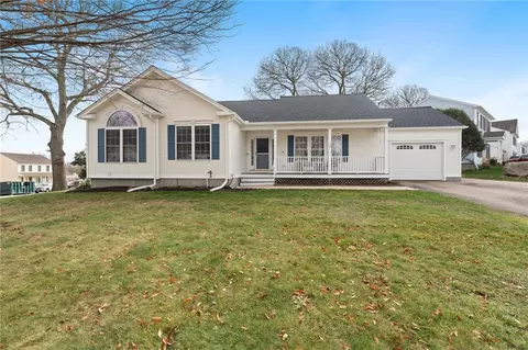 37 Tum-a-lum Cir, Westerly, RI 02891
