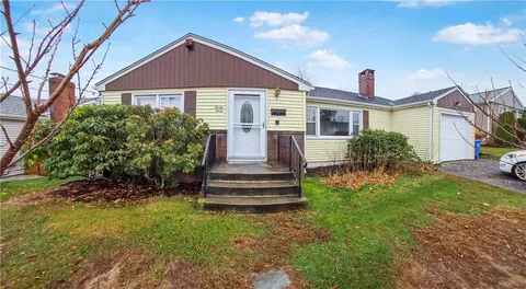 33 Melton St, Cranston, RI 02920