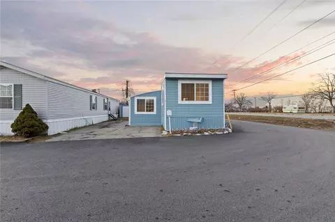 1 East Dr, Rumford, RI 02916