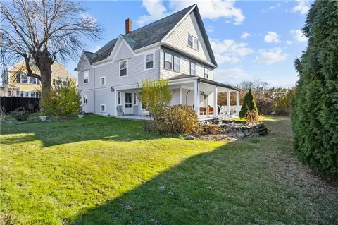 4 Renfrew Park, Middletown, RI 02842