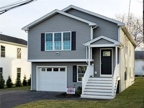 17 Crane St, Pawtucket, RI 02860
