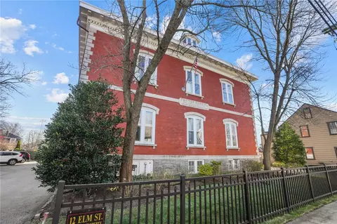 12 Elm St #1, Newport, RI 02840