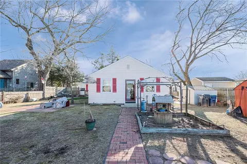 317 Claypool Dr, Warwick, RI 02886
