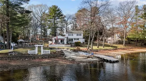 52 Coolridge Ave, Smithfield, RI 02828