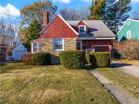 14 Hillside Ave, Newport, RI 02840