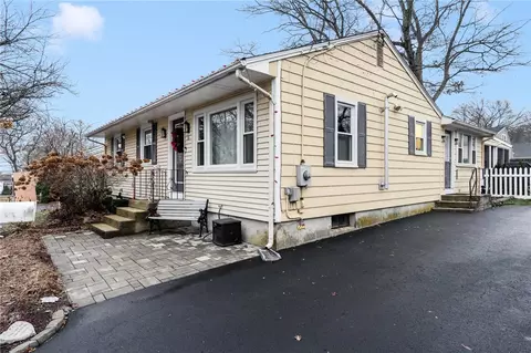16 Princeton Ave, Coventry, RI 02816