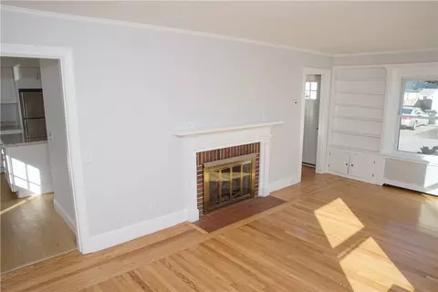 Living - 1 Palm Blvd, Warwick, RI 02888 photo 5 of 6