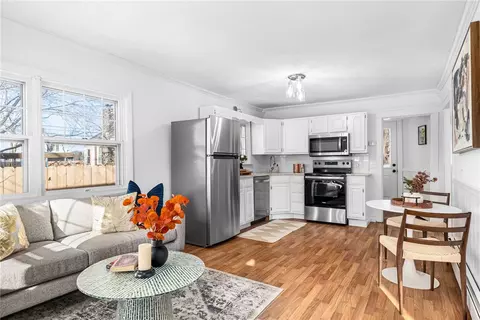 29 Hillcrest Ave, Warwick, RI 02889