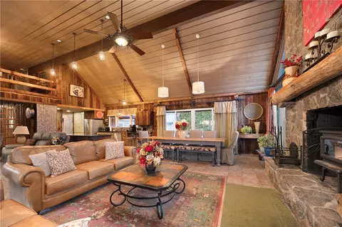 Living - 59 Phillips Ln, Glocester, RI 02829 photo 4 of 6